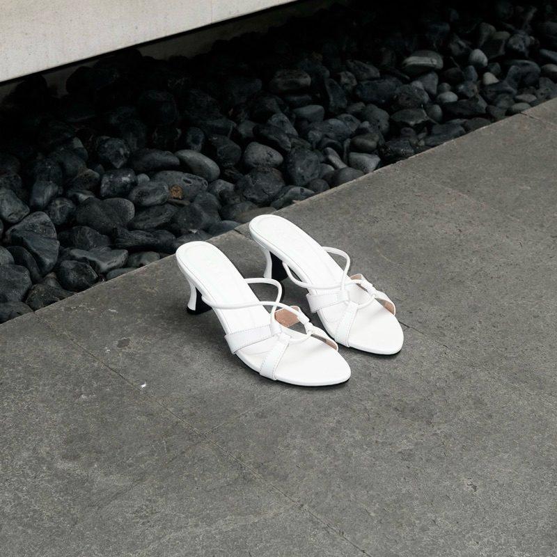 VALI Naura Heels 5cm | White Thin Block Heels