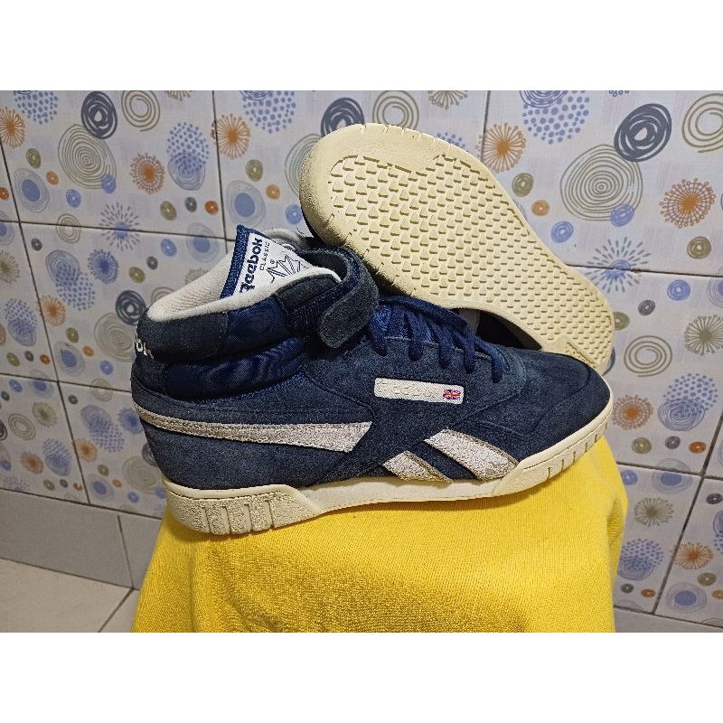 Sepatu Sneaker Preloved Pria dan Wanita Size 43 Insole 27 cm