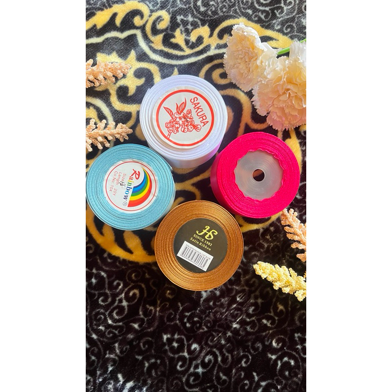 

Pita Satin Ukuran 4 cm