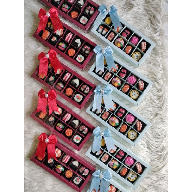 

Kado coklat box s10 tema sushi, labubu, lots