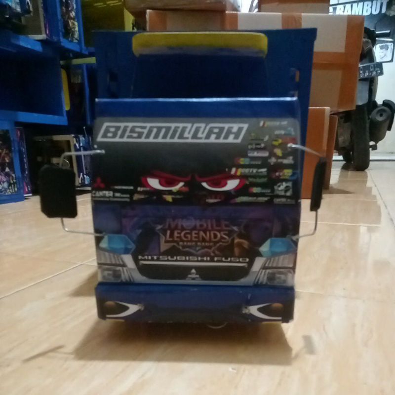 miniatur truk kayu ukuran besar ada lampu dan terpal