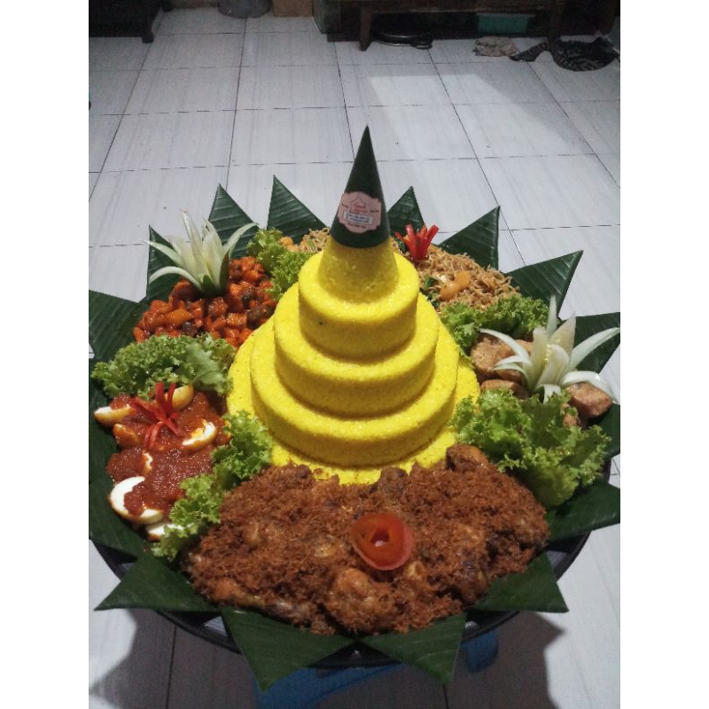 

tumpeng Nasi kuning