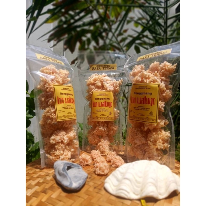 

Cemilan Rengginang Tradisional Khas Solo Rasa Terasi