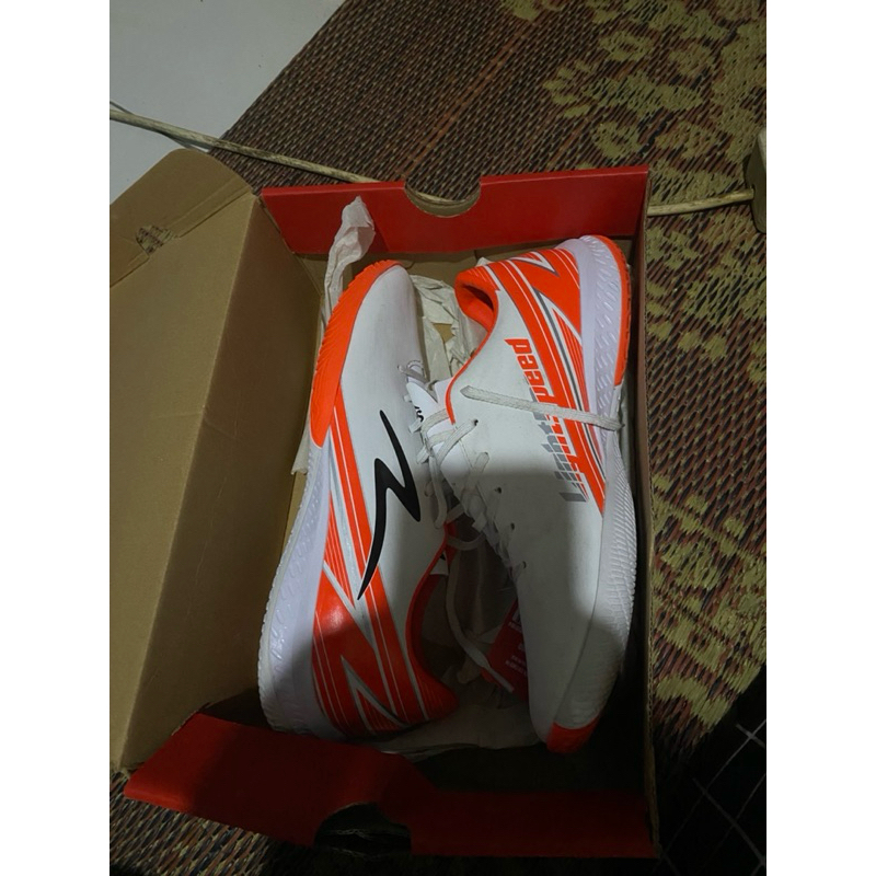 specs ls20 fwd in futsal uk41 baruu