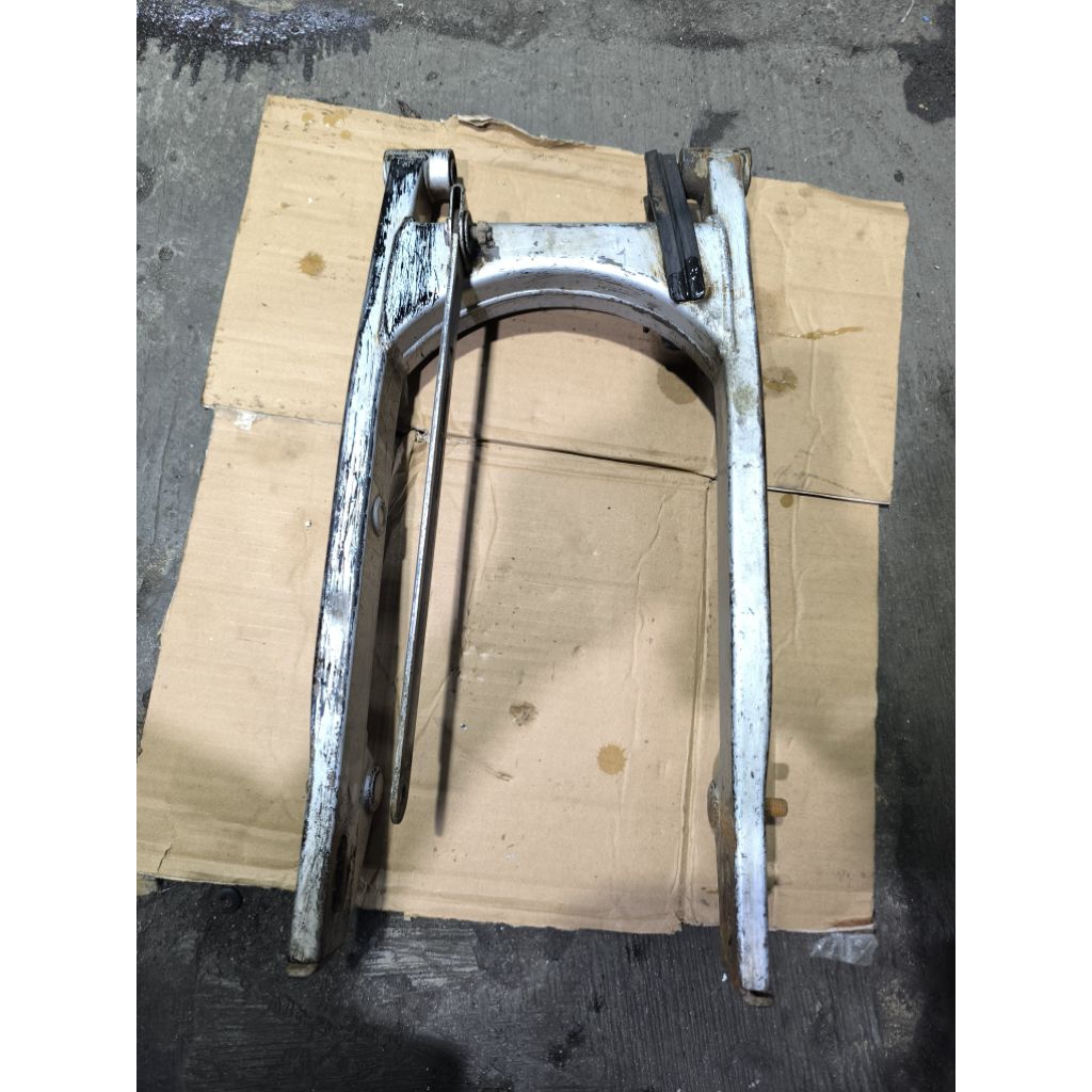 (SECOND ORIGINAL) SWING ARM VEGA R NEW