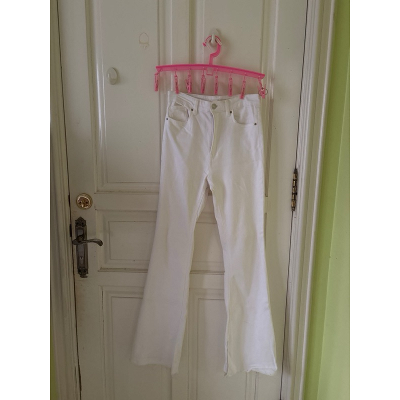 celana jeans putih flare stradivarius preloved