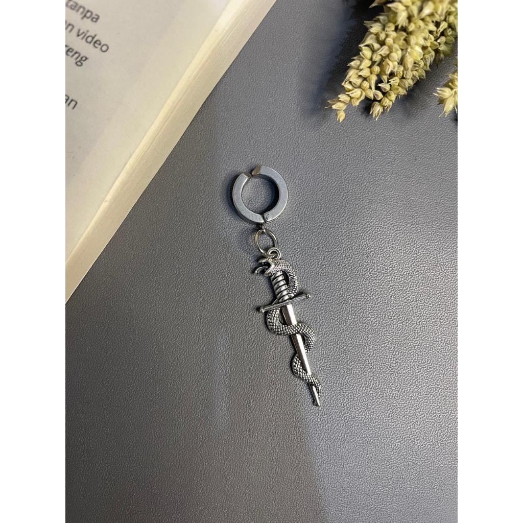 Anting Titanium Pria Dan Wanita Model Pedang Ular / Anting Unisex