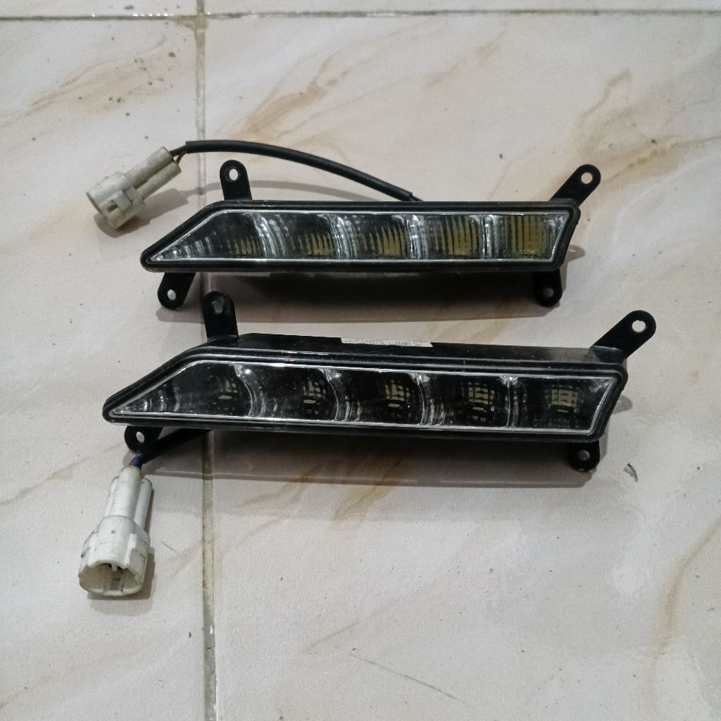 lampu DRL lampu bemper depan Xenia R sporty 2016 2017 kiri