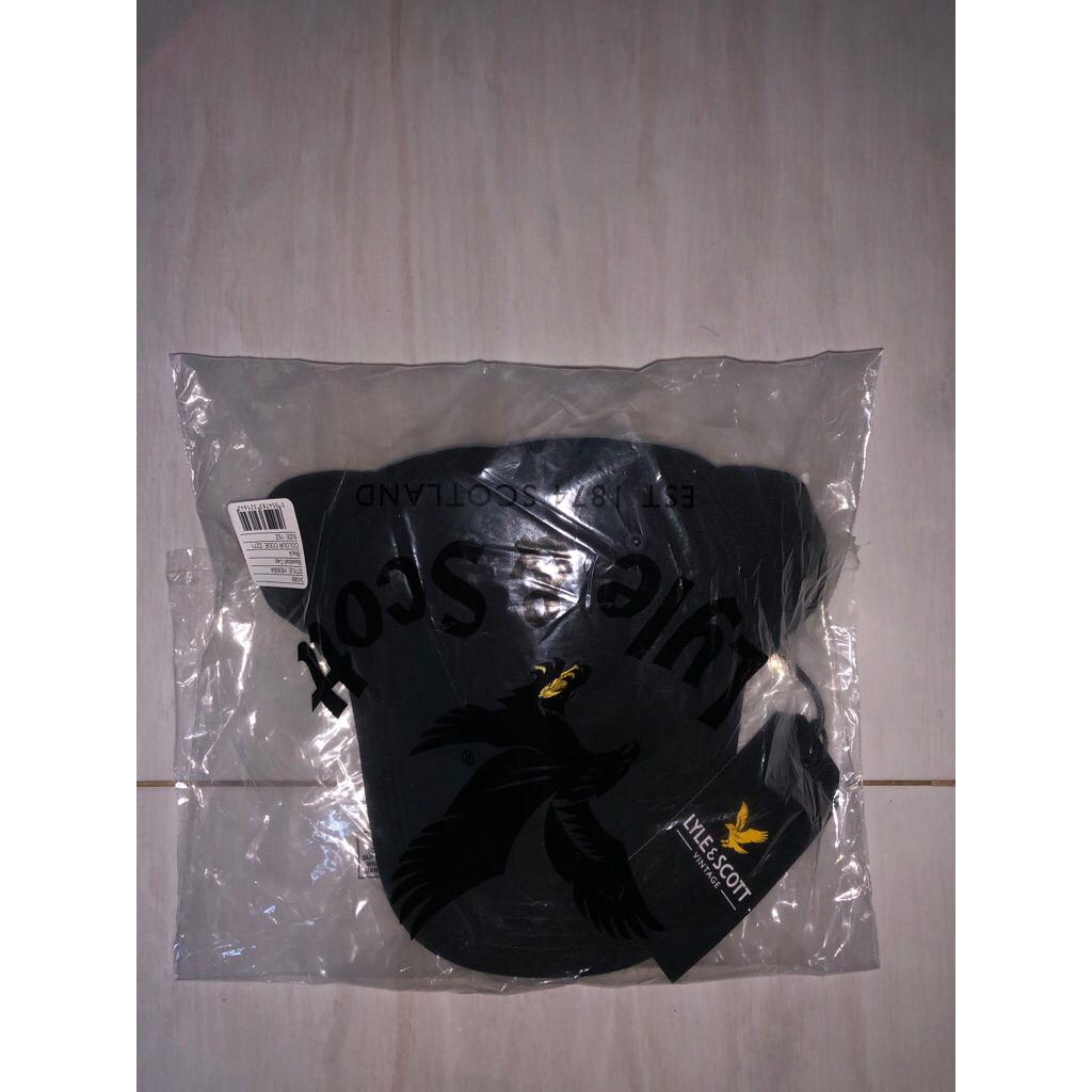 CAPS LYLE & SCOTT