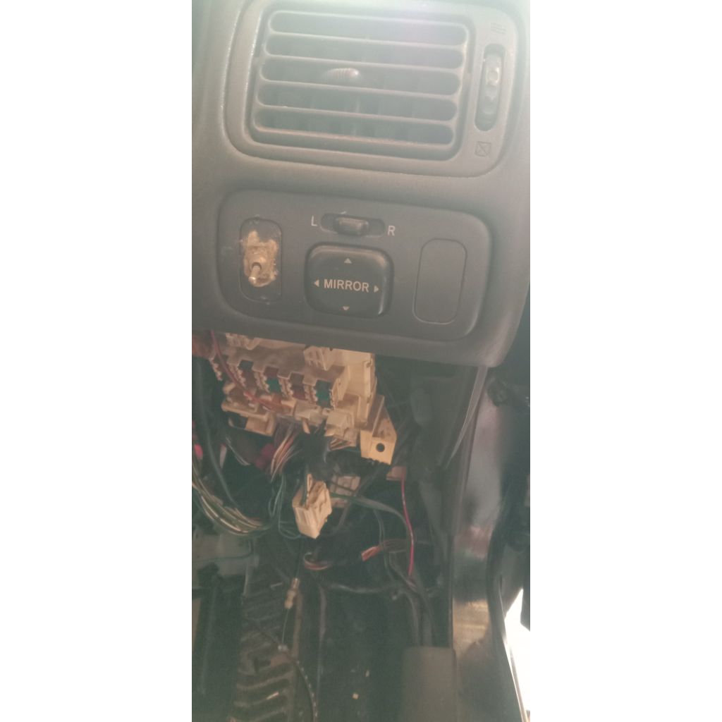 tombol elektrik miror  new corolla ae112