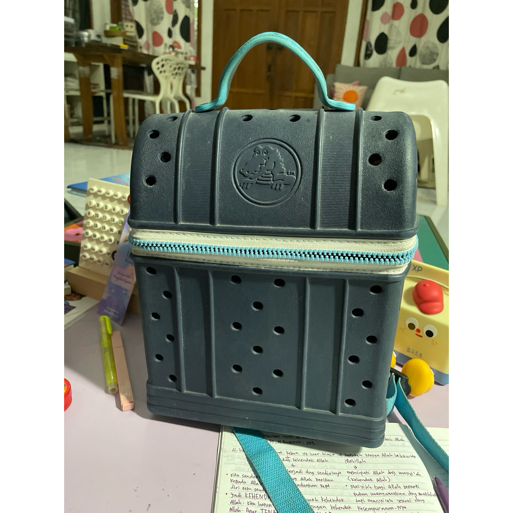 Preloved crocs jibbitz zip ori