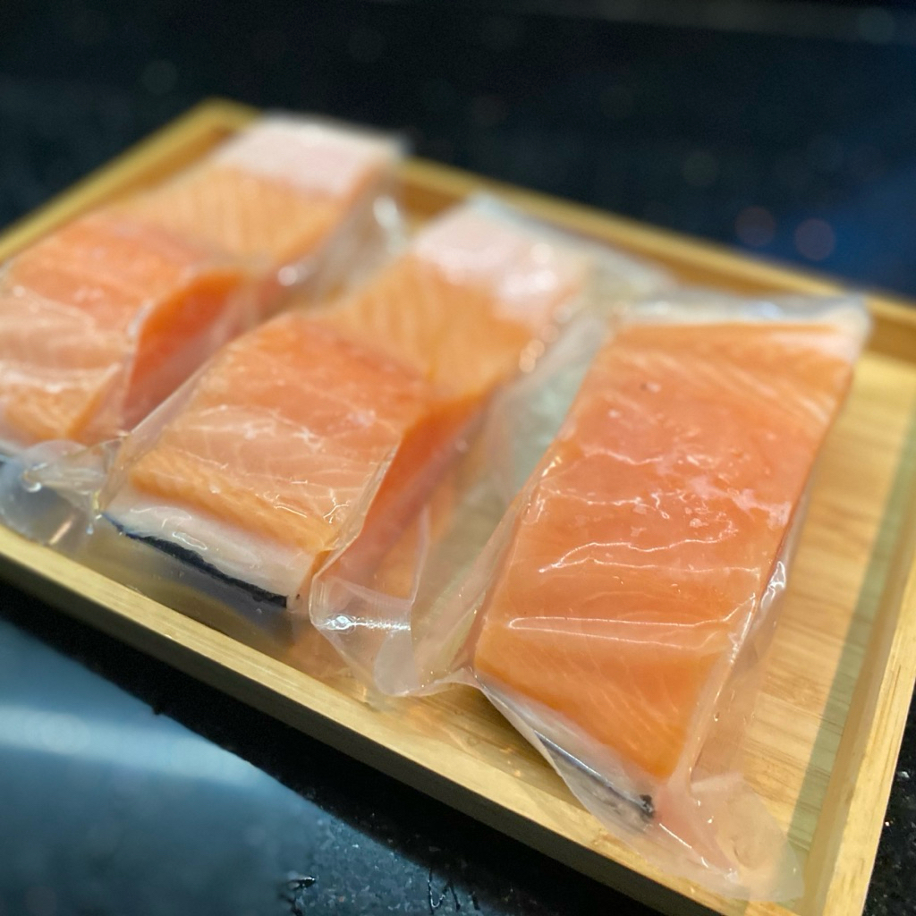 

Salmon Fillet Withskin Portion Frozen Premium Nokamarine (500 gram)