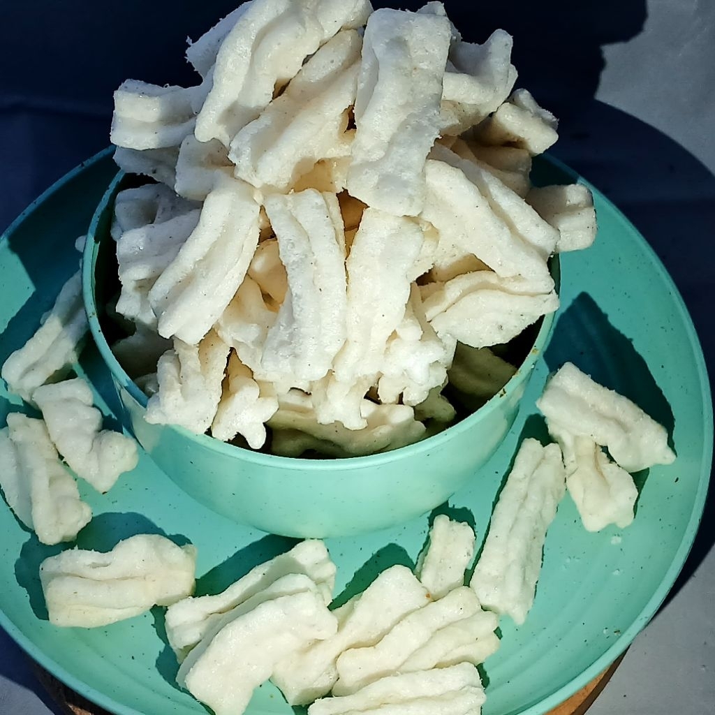 

Kerupuk Belimbing Putih 250gr – Kerupuk Kering Gurih & Renyah