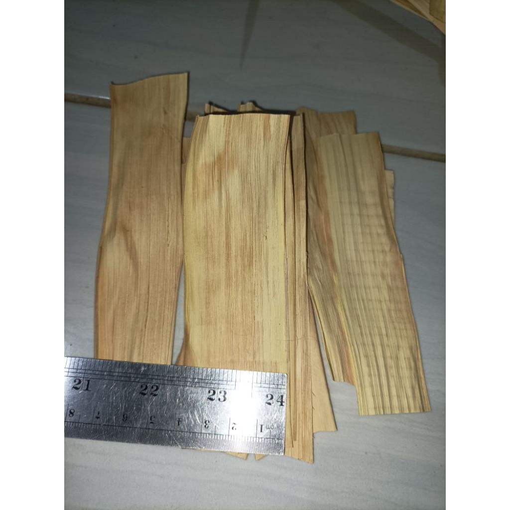 

Daun muda keting bahan. linting per 250 potong