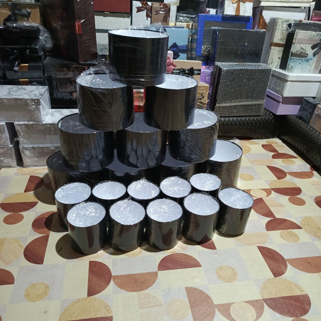 

Box Bulat Hitam tanpa tutup polos by Box Kado Banjarmasin
