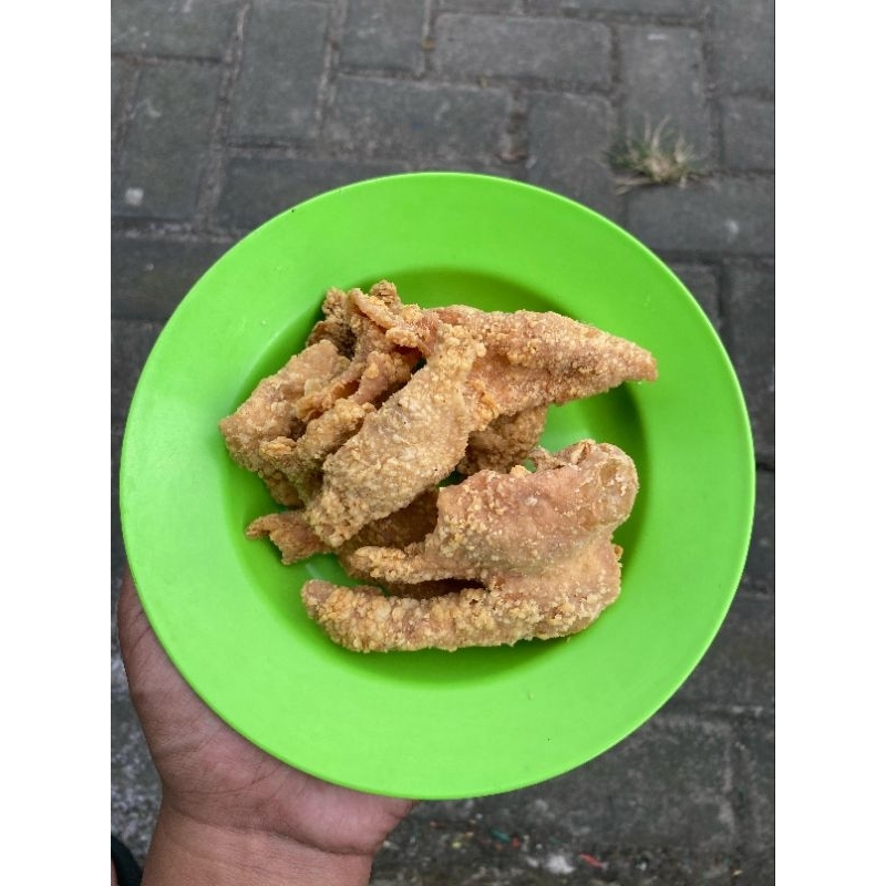 

kulit ayam crispy. cemilan enak.