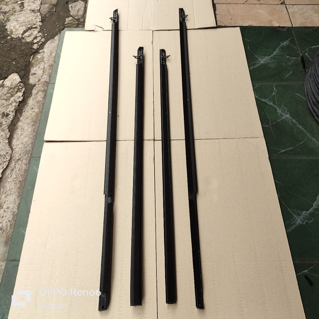 KARET PELIPIT KACA LUAR HONDA FREED SATU SET MOBIL 4 PCS ORIGINAL