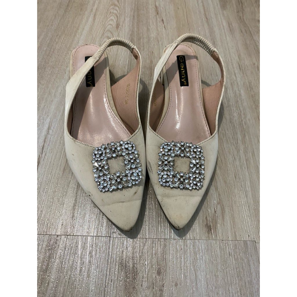 Heels wanita brand genny