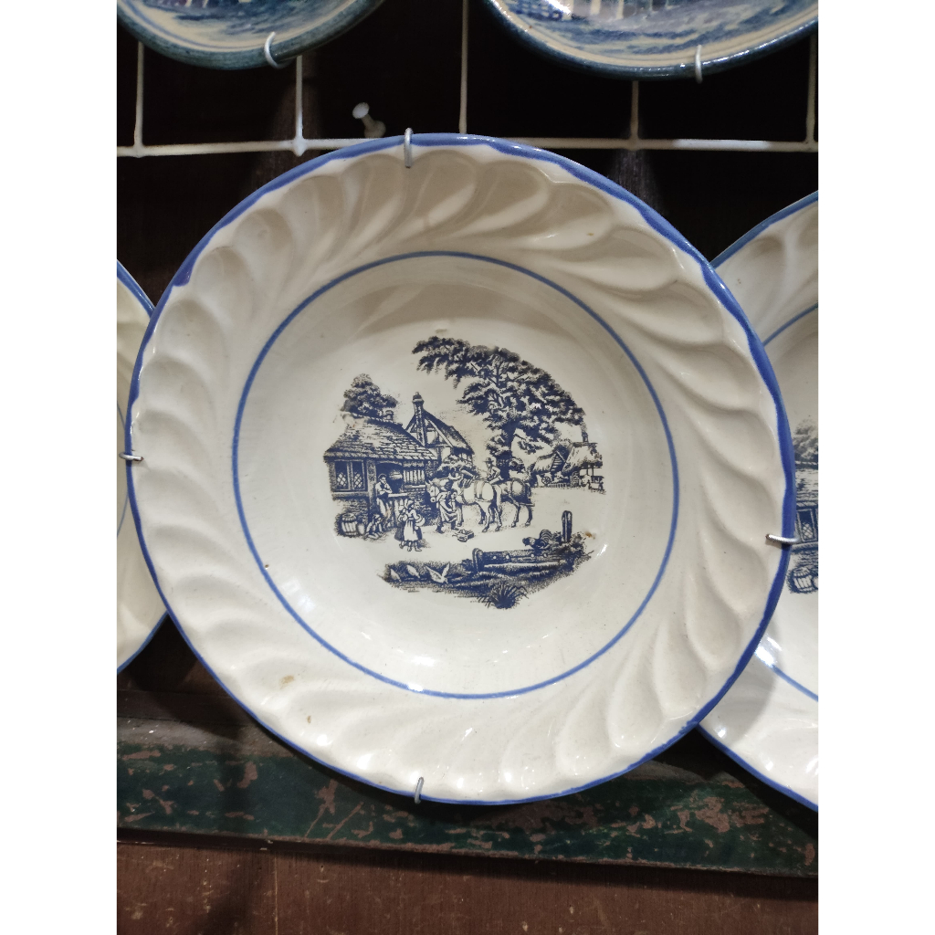 Piring Antik Hiasan Dinding Motif Pedesaan Eropa – Diameter 20cm