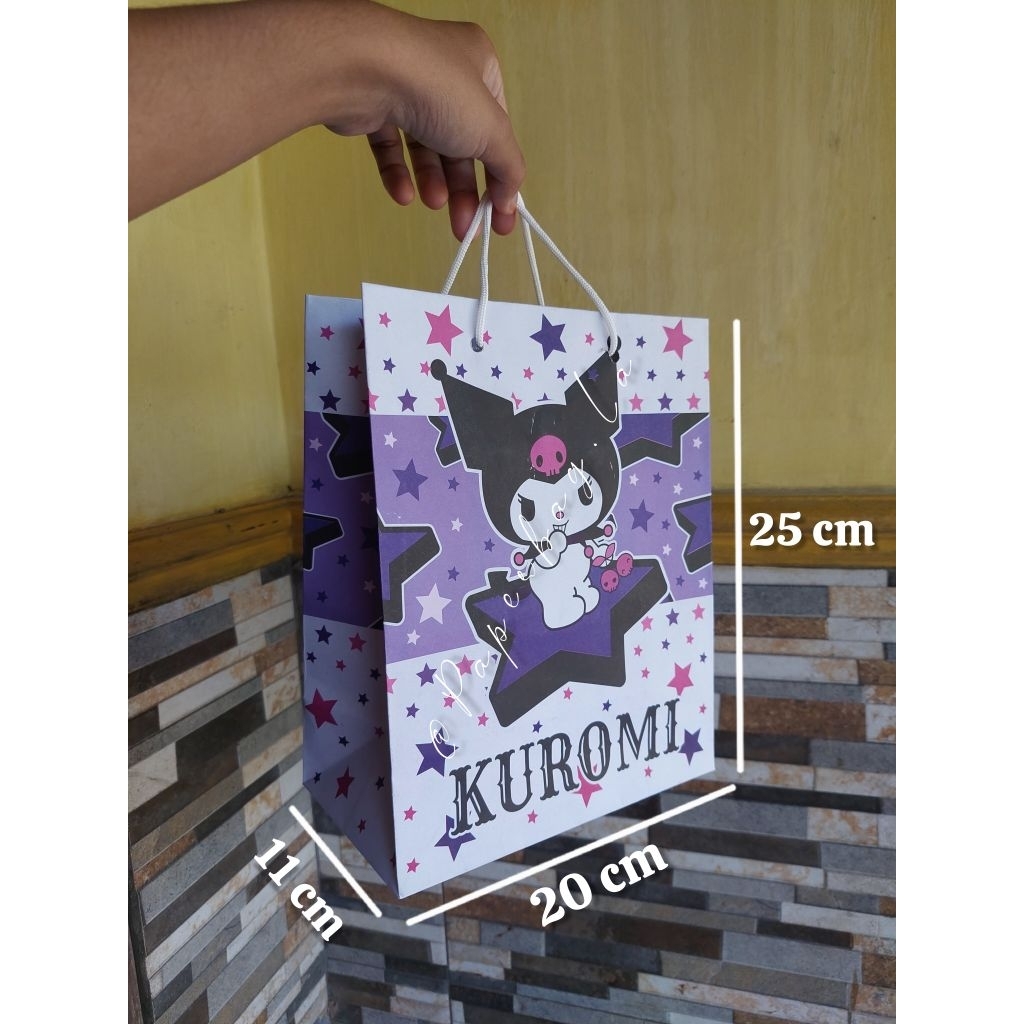 

Paperbag Kuromi / Tas Hampers Kuromi Ungu Full gambar Murah