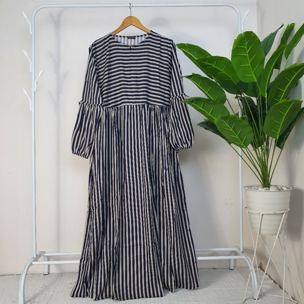 gamis rayon premium motif salur warna dasar putih | gamis rayon twill salur | gamis rayon spalur