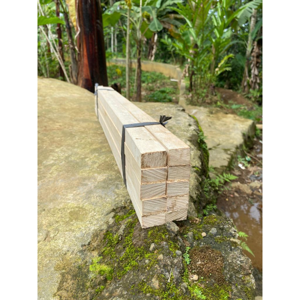 kayu reng 2×3 panjang 1meter satu ikat 10batang