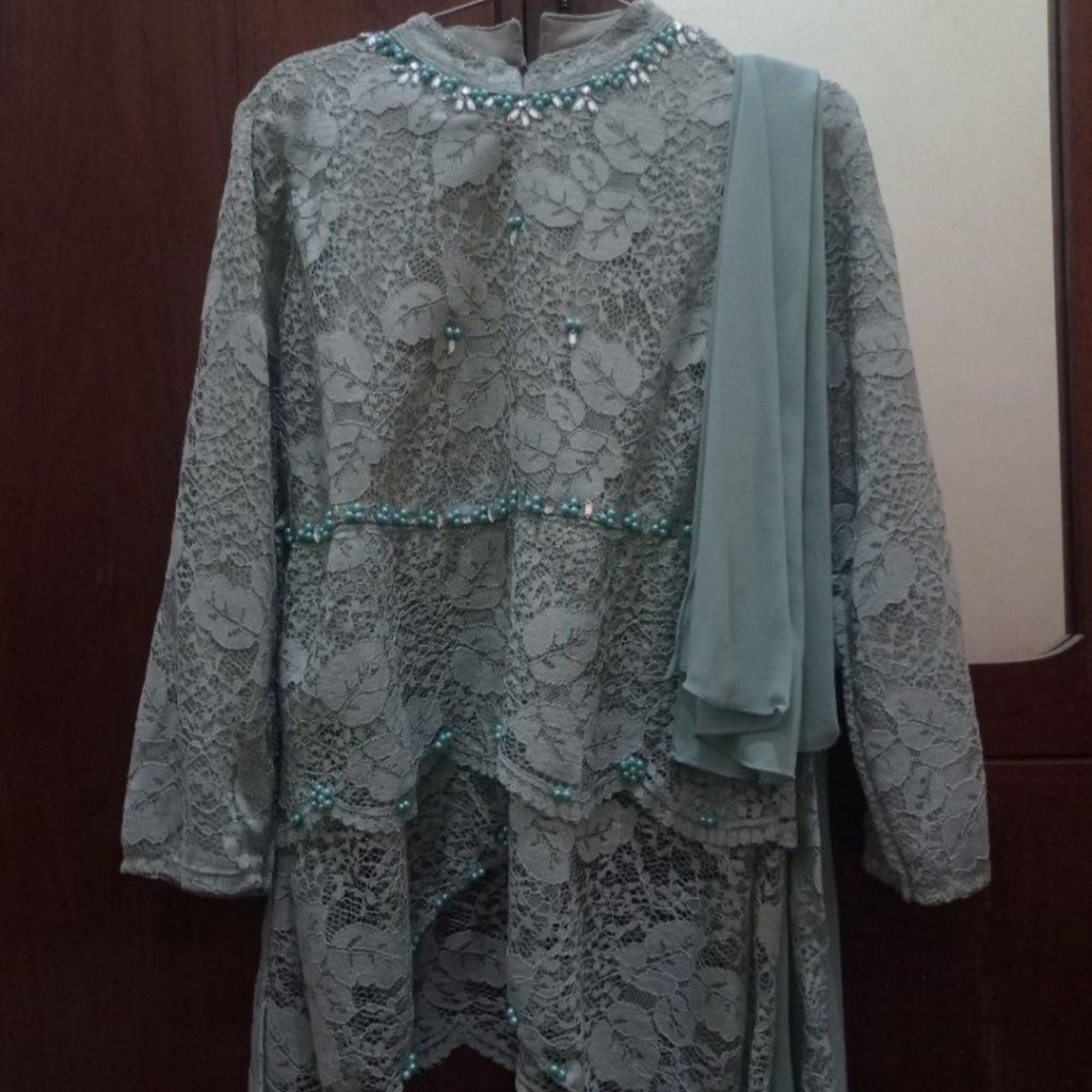 Kebaya Wisuda Kondangan Hijau Sage