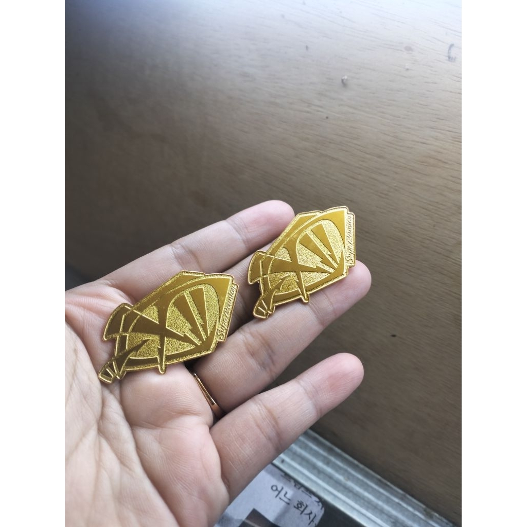 Pin Custom Logo Disepuh emas