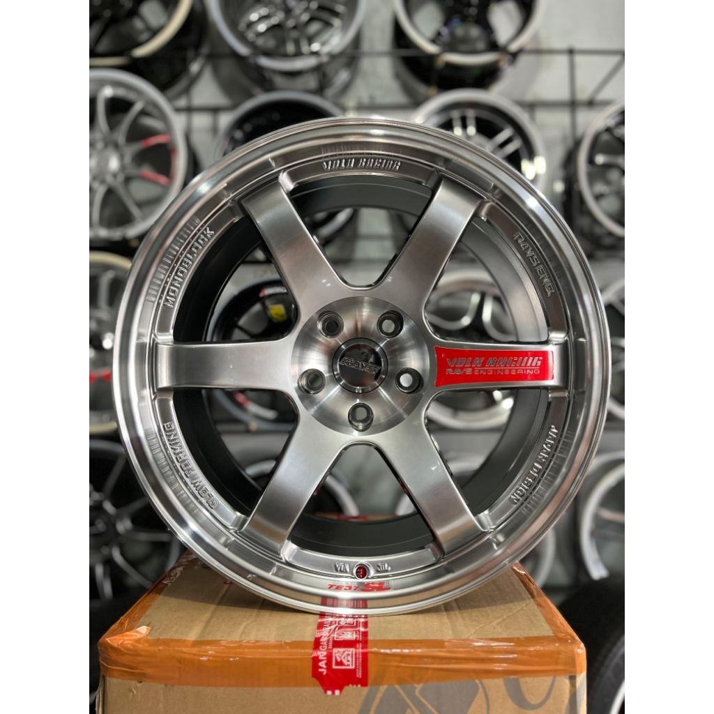 velg mobil TE37 r18 gunmett lip polish pcd 5x114 lebar 9,5 kondisi baru