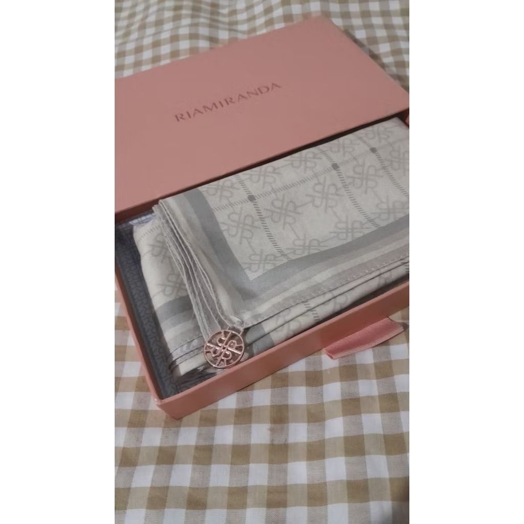 NEW RIA MIRANDA MONOGRAM  ESHAL SCARF OAT SALE MURAH & RUPA SERIES FLIESSENS WARNA NATURAL