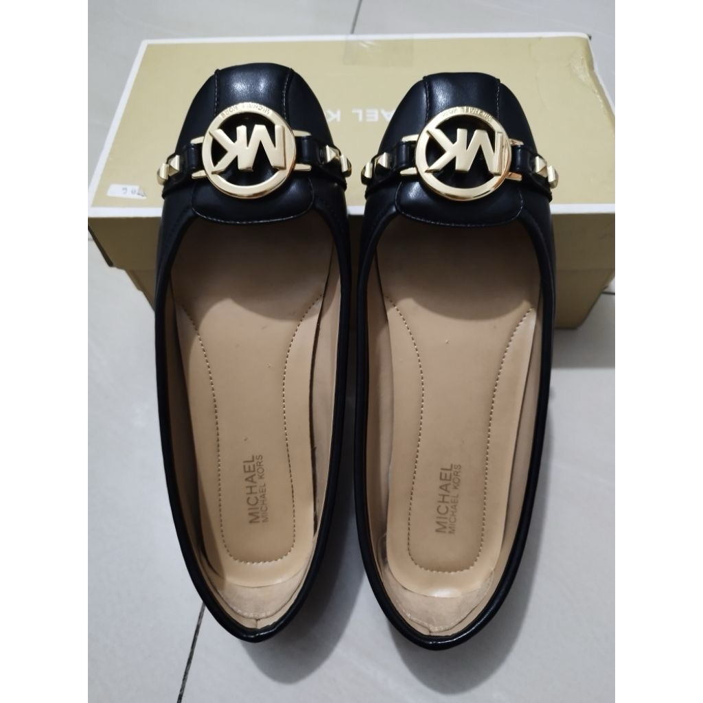 MK flat shoes Hitam preloved