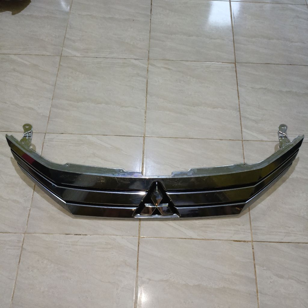 GRILL BUMPER DEPAN MITSHUBISHI XPANDER ULTIMATE ORIGINAL
