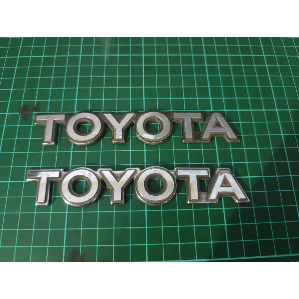 emblem tulisan toyota