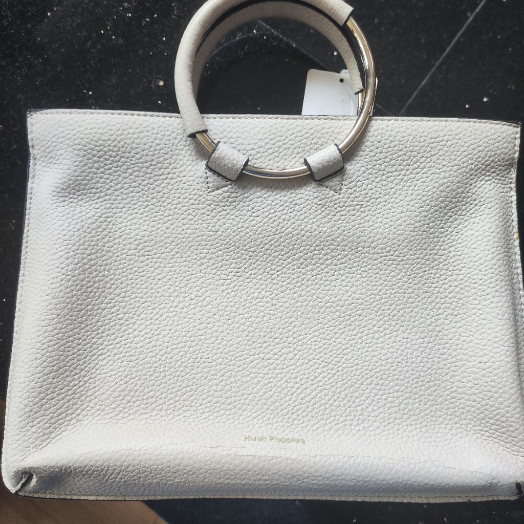 (defect) Tas Hush Puppies - khloe handheld in beige