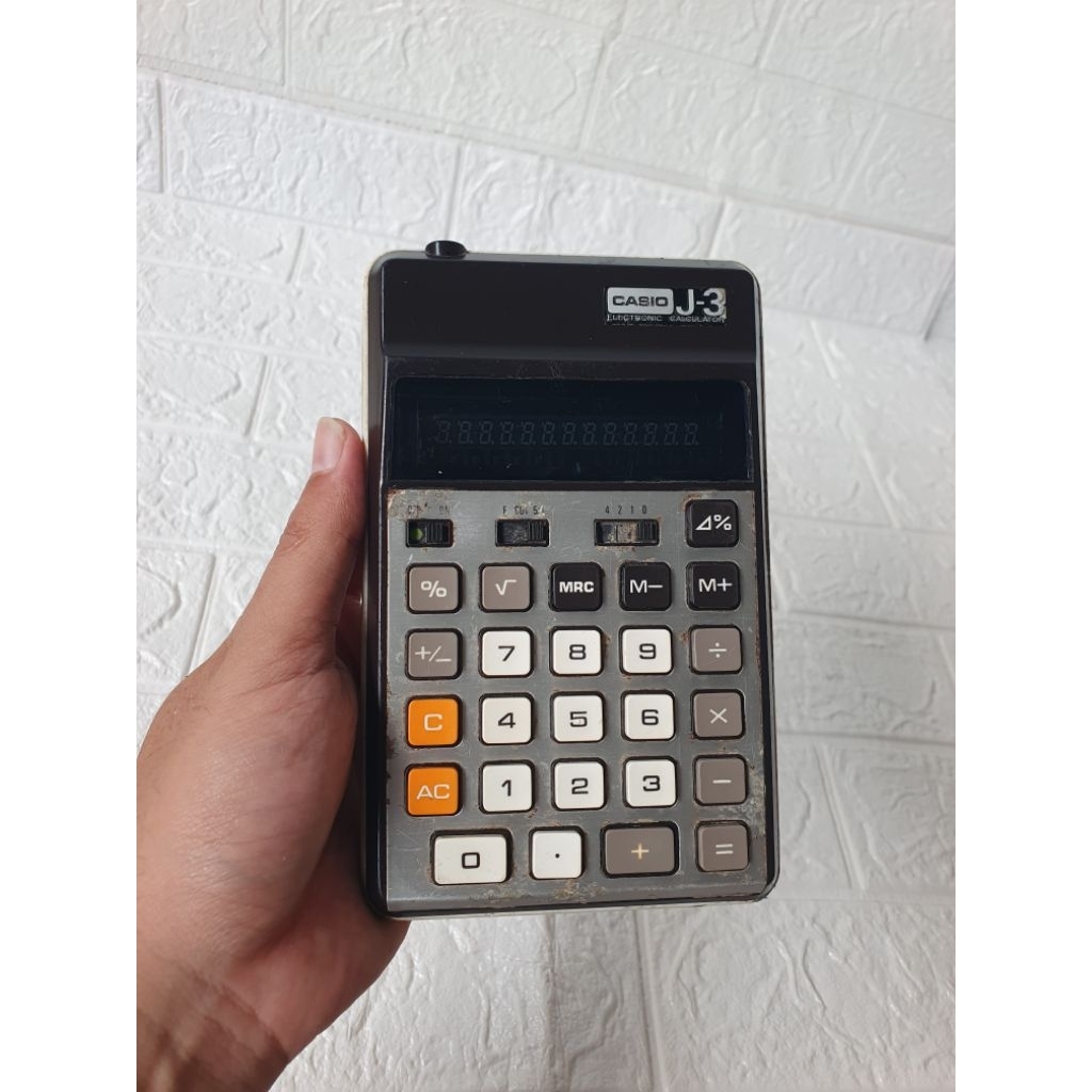

Kalkulator Casio J-3