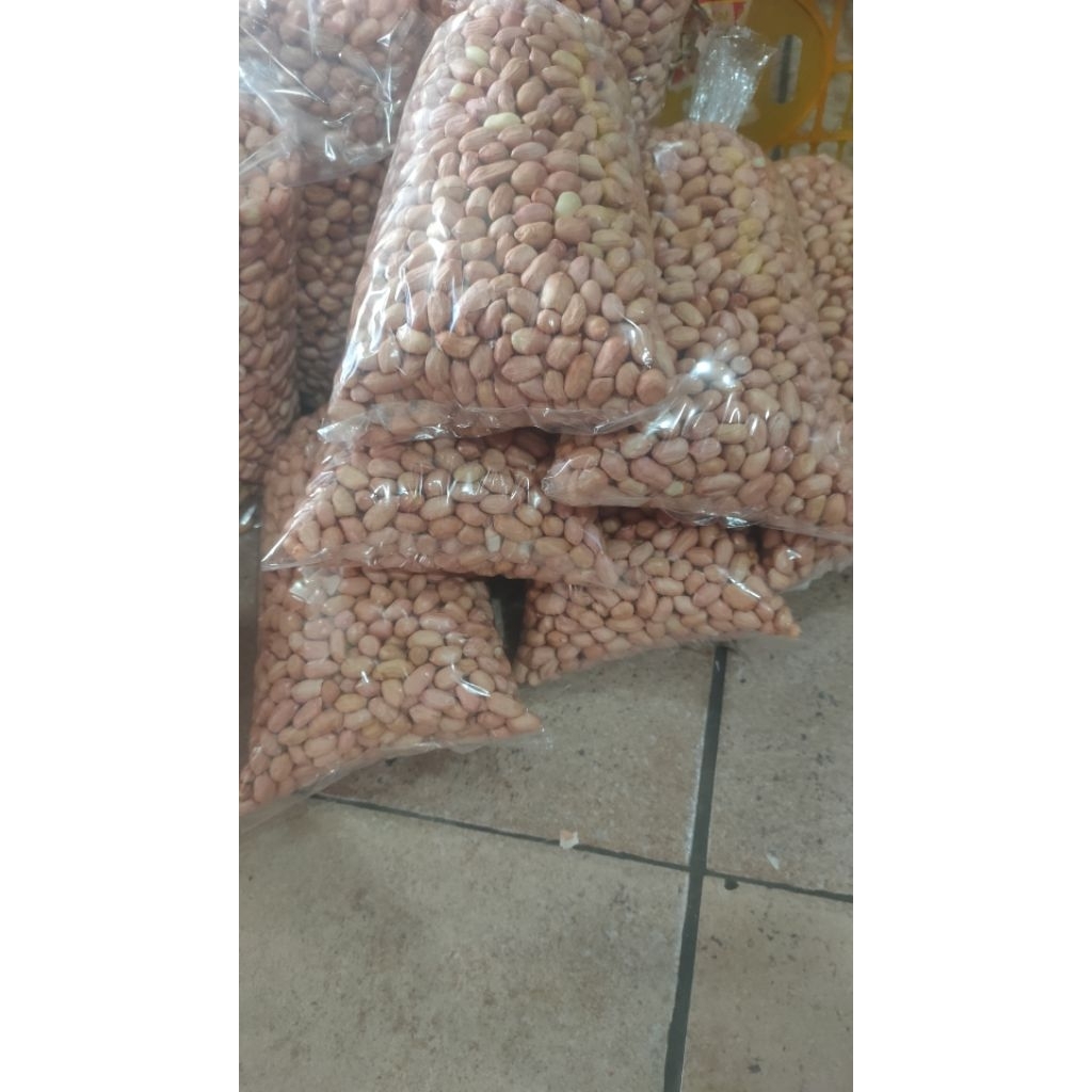

kacang tanah kupas mentah kacang kulit kupas