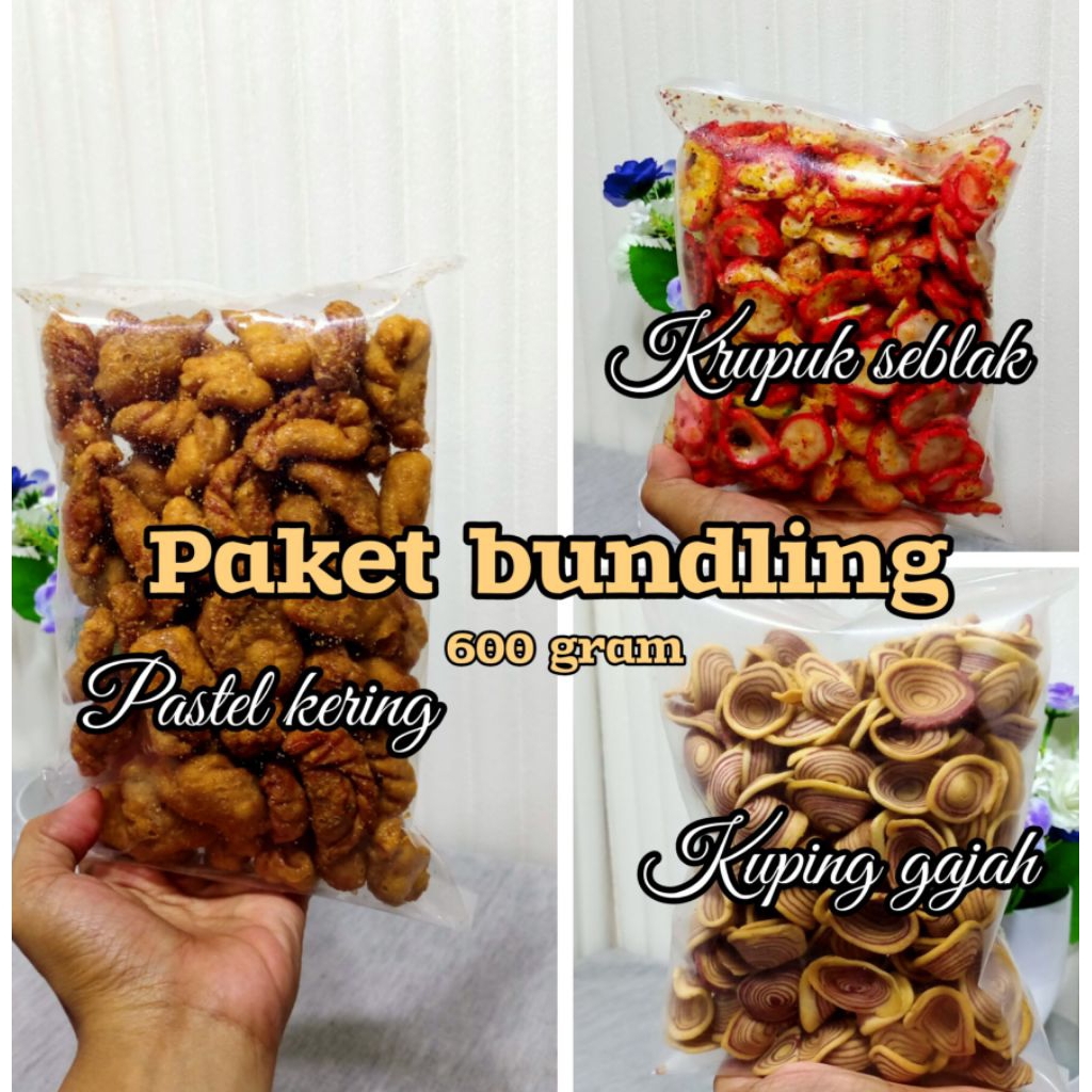 

paket bundling 600 gram pastel kering, krupuk seblak , kuping gajah camilan cemilan makanan kering makanan ringan kering