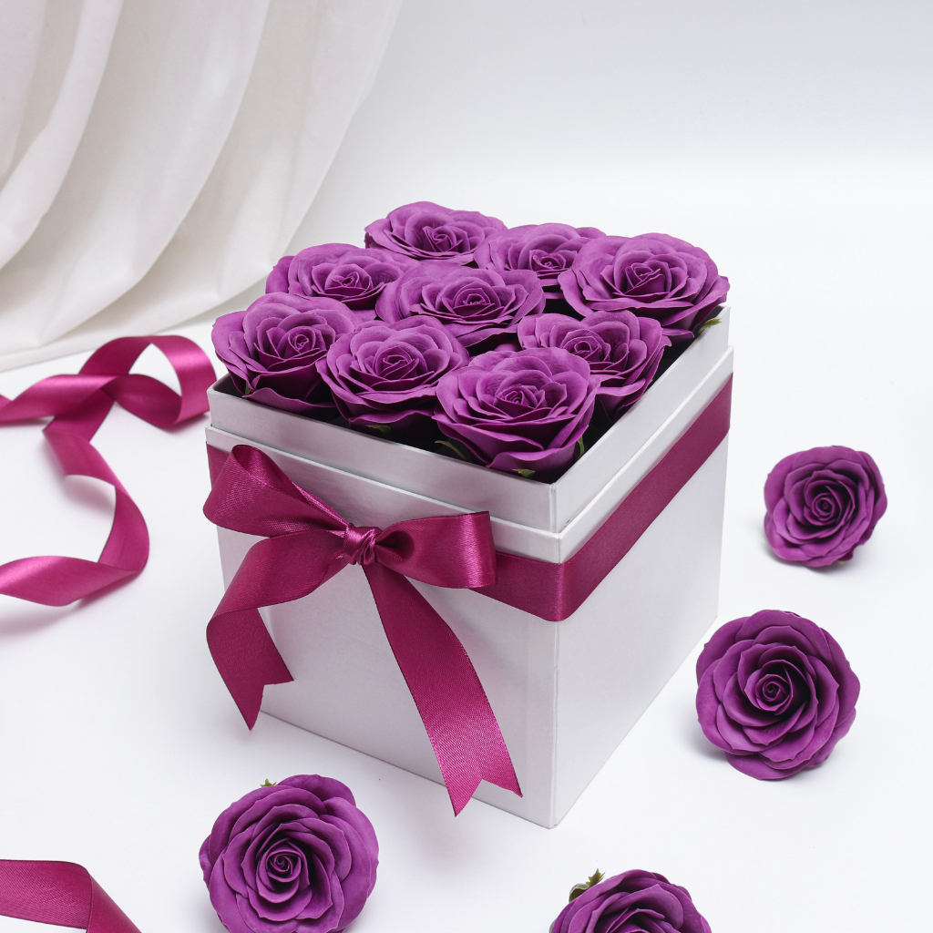 

Bloom Box Flower Akrilik - Box Buket Bunga - 9 Tangkai Ungu