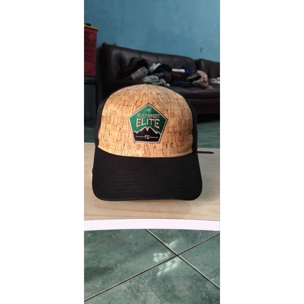 Topi Trucker Otto