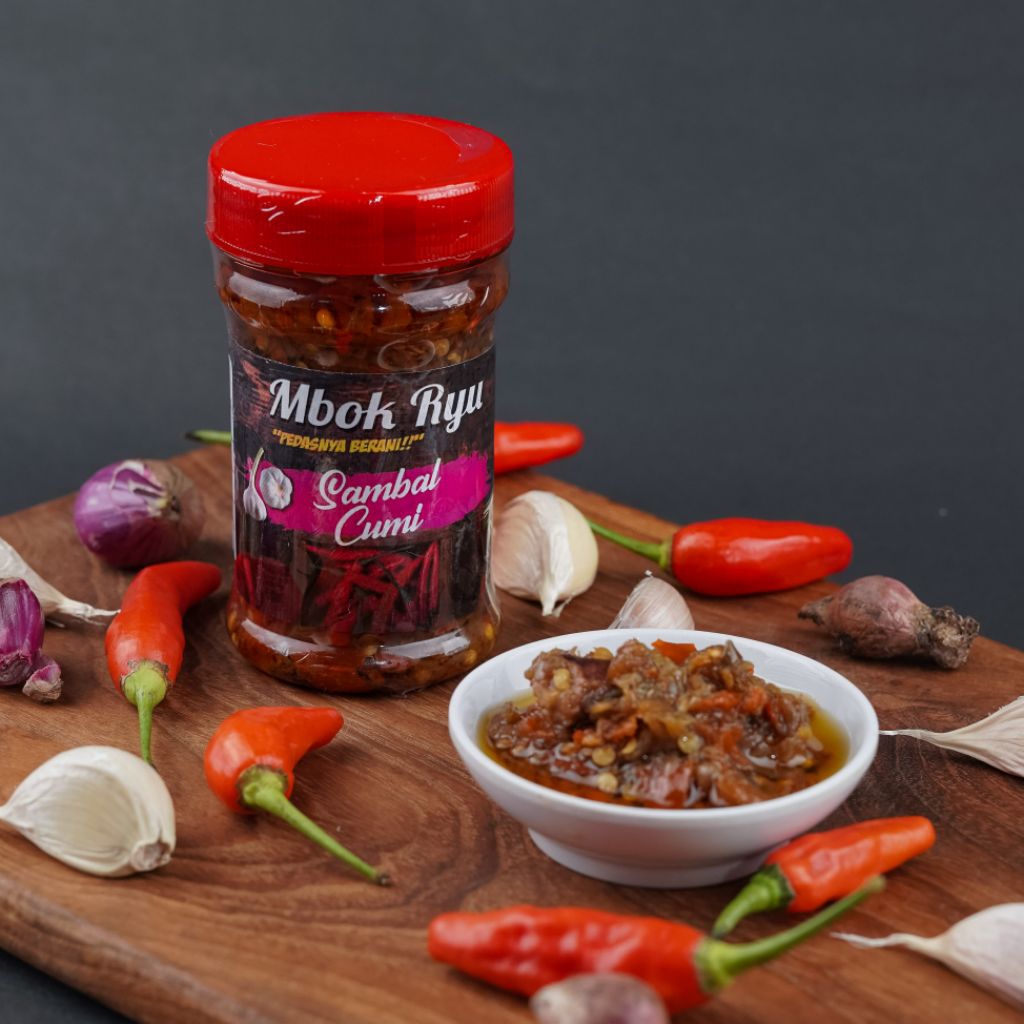 

Sambal Cumi. Isi bersih 140 gram. Awet 1 bulan di suhu ruang dan 3 bulan di lemari pendingin. pengiriman dari Jogja.