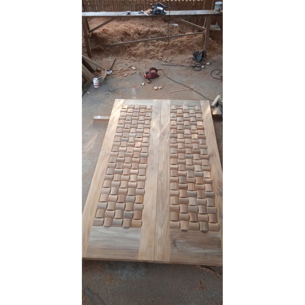 Pintu Kupu Tarung Kayu Jati