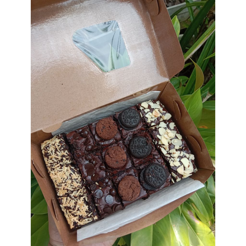 

Fudgie Brownis Small By Adhelina Pastry
