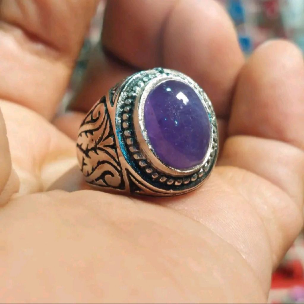 cincin batu kecubung ungu