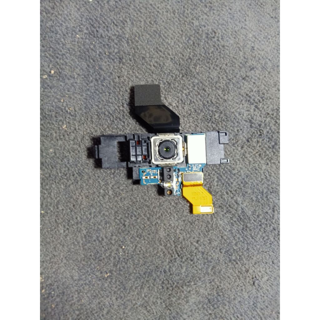 CAMERA BELAKANG  HP SONY XZ2 SOFTBANK