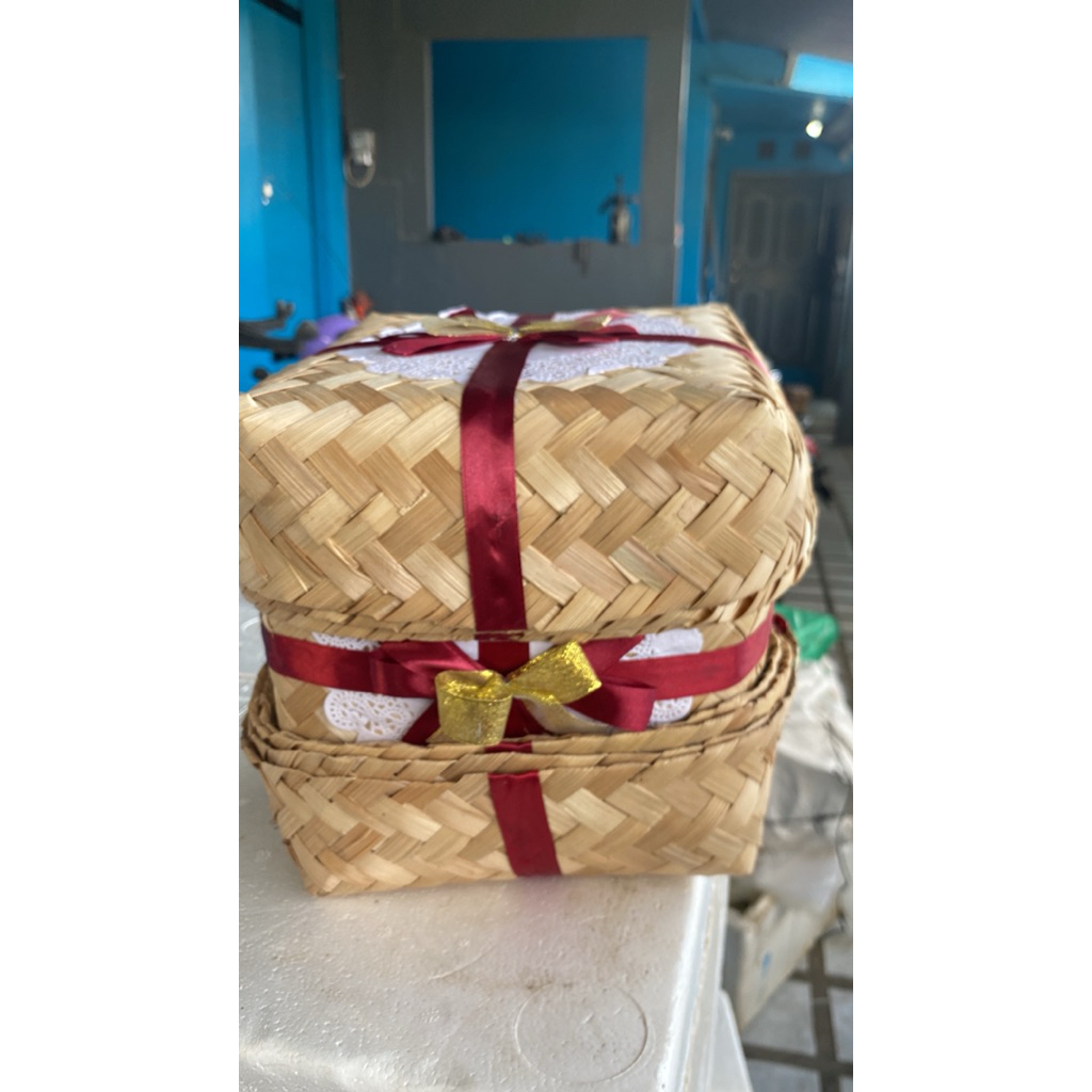 

besek bambu pita ukuran 20x20 ( tempat hampers 5 pasang tutup dan alas)