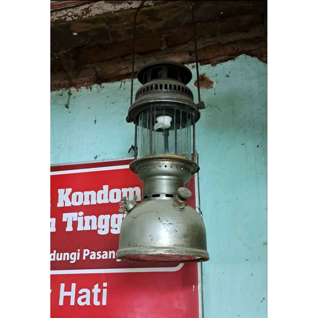 Lampu minyak petromax