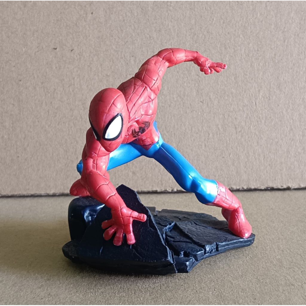 ACTION FIGURE MARVEL SPIDERMAN STATUE
