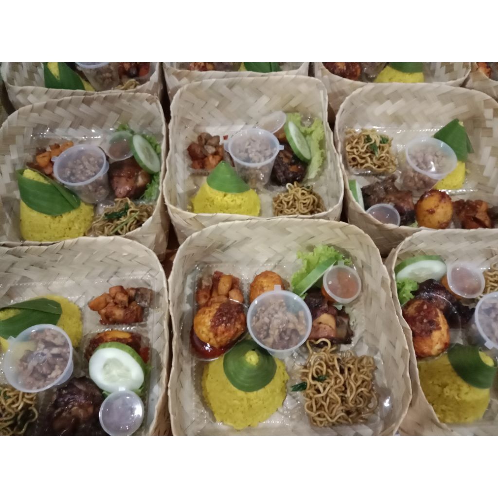 

Nasi kuning besek
