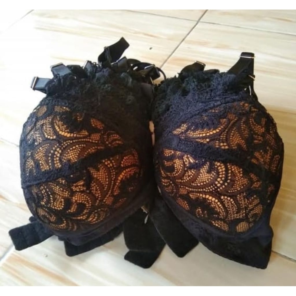 Bh bandung warna hitam ukuran 40,untuk 3 .pcs / satu lusin bh bahan sangat baik nyaman di pakai