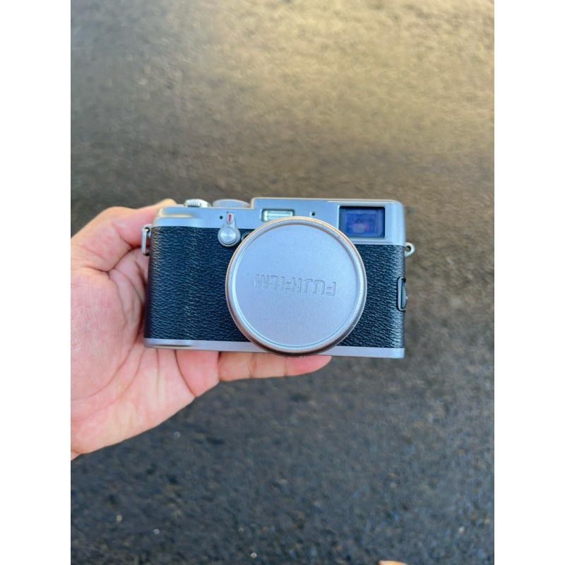 KAMERA FUJIFILM X100 BUKAN FUJIFILM XT100 XT20 XT30 XT5